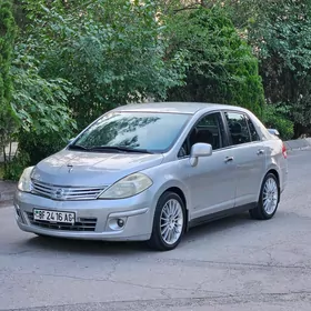 Nissan Versa 2011