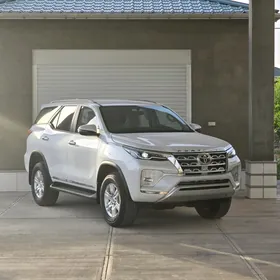 Toyota Fortuner 2024