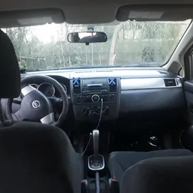 Nissan Versa 2011