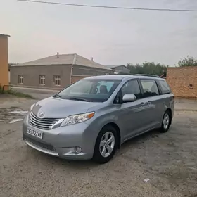 Toyota Sienna 2015
