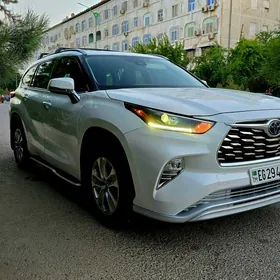 Toyota Highlander 2022