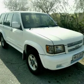 Isuzu Trooper 2000
