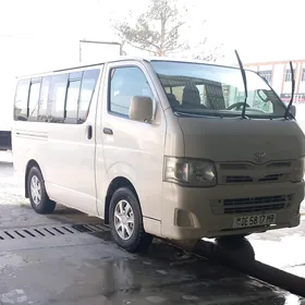 Toyota Hiace 2013