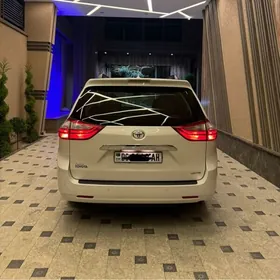 Toyota Sienna 2019