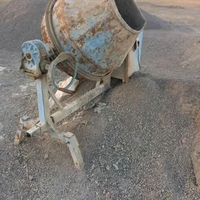 Betonmeshalka.