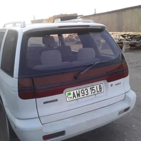 Mitsubishi Chariot 1993