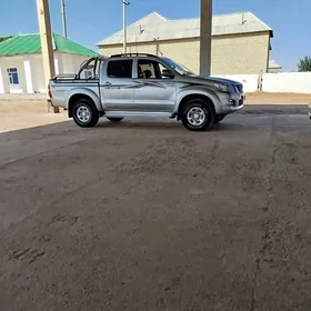 Toyota Hilux 2013
