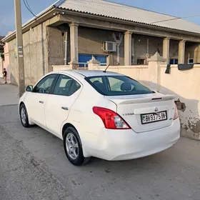 Nissan Versa 2012