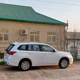Mitsubishi Outlander 2023