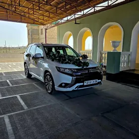 Mitsubishi Outlander 2023