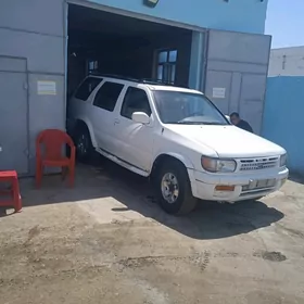 Nissan Pathfinder 1996