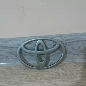 TAYOTA emblema