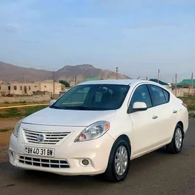 Nissan Versa 2012
