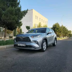 Toyota Highlander 2021