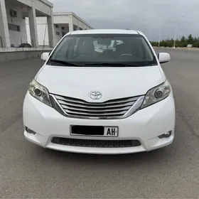 Toyota Sienna 2010
