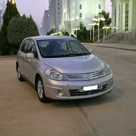 Nissan Tiida 2010