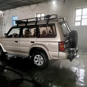 Mitsubishi Pajero 1991