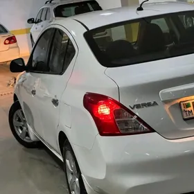 Nissan Versa 2012