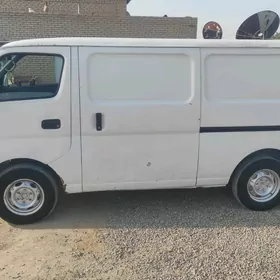 Nissan Urvan 2005
