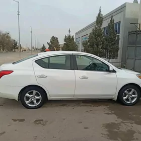 Nissan Versa 2011