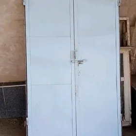 pirmicka ayna gapy