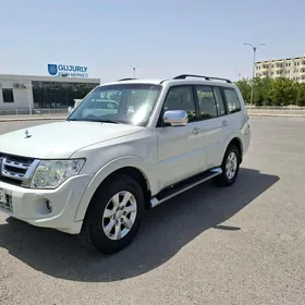Mitsubishi Pajero 2013