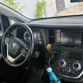 Toyota Sienna 2018