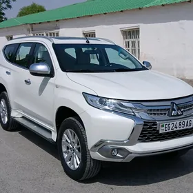 Mitsubishi Montero 2019