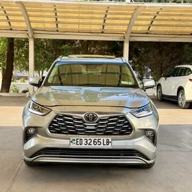 Toyota Highlander 2021