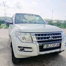 Mitsubishi Pajero 2015