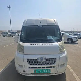 Toyota Hiace 2010