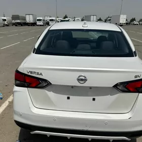 Nissan Versa 2021