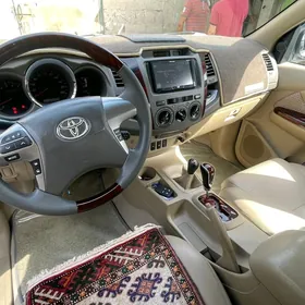 Toyota Fortuner 2010