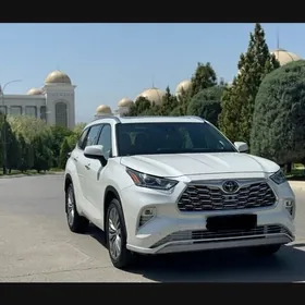 Toyota Highlander 2021