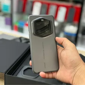 Honor Magic 7 Porche Design