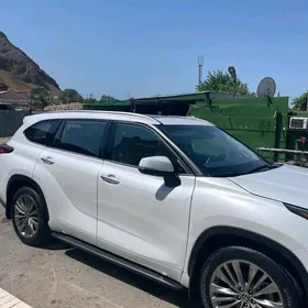 Toyota Highlander 2021