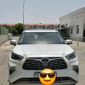 Toyota Highlander 2021