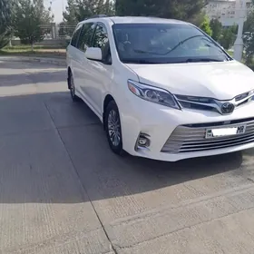 Toyota Sienna 2020