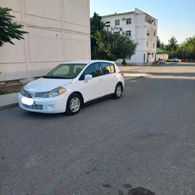 Nissan Versa 2011
