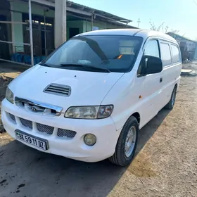 Hyundai H-1 2004