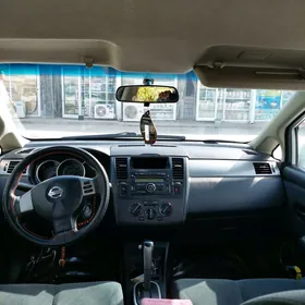Nissan Versa 2010