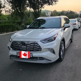 Toyota Highlander 2021