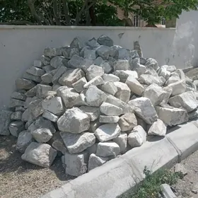 камни