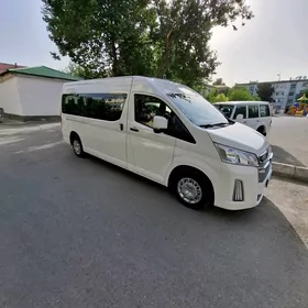 Toyota Hiace 2019