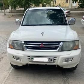 Mitsubishi Pajero 2002