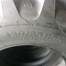 Traktor 420/85R30 9.00R16