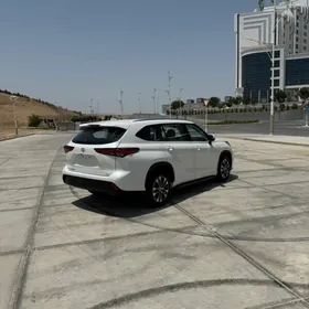 Toyota Highlander 2021