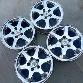 15 lik Toyota hrom