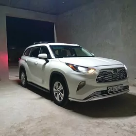 Toyota Highlander 2021