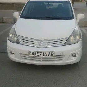Nissan Versa 2011